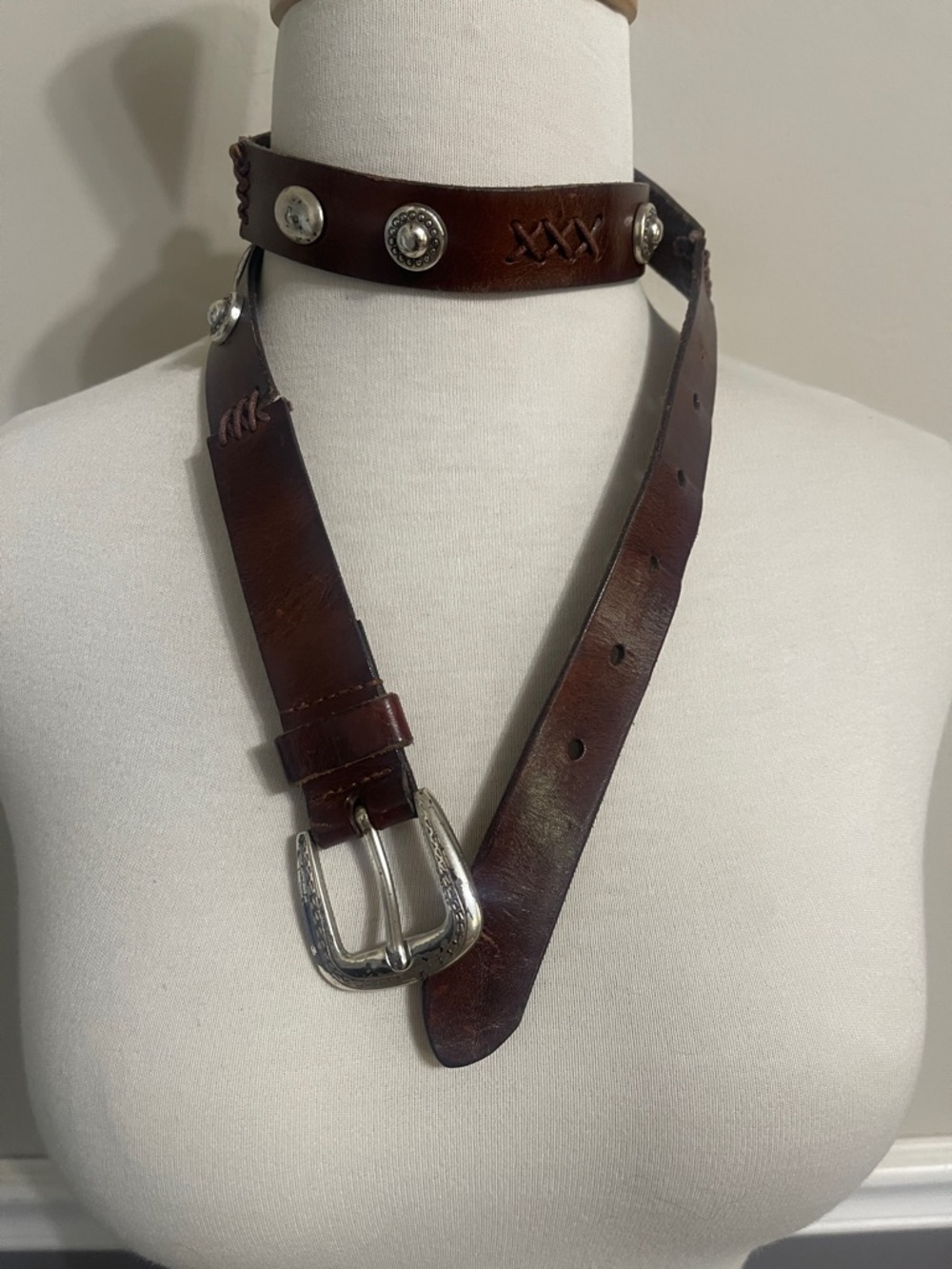 VTG Fossil Brown Leather Belt with Silver Concho and Star Studs - Picture 3 of 6